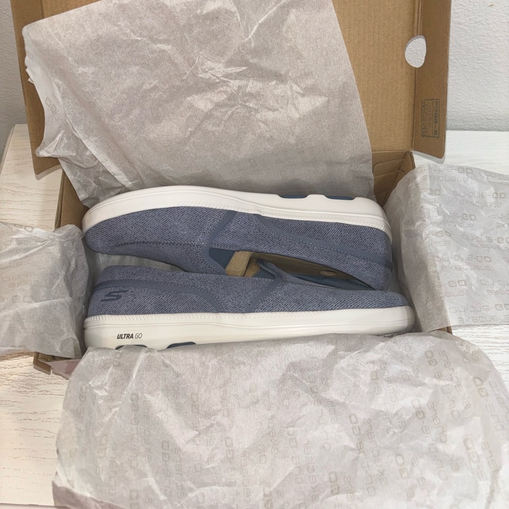 NWT Sketchers On the Go Bliss Sneakers - Picture 4 of 8